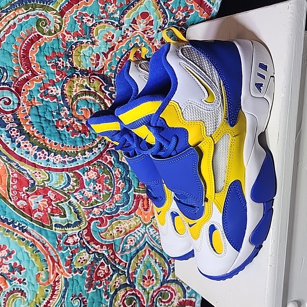 Nike air speed turf 6Y - Blue, Yellow, White EUC - Picture 2 of 5